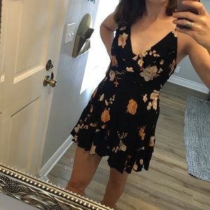 Kimchi blue tie/zip up floral dress